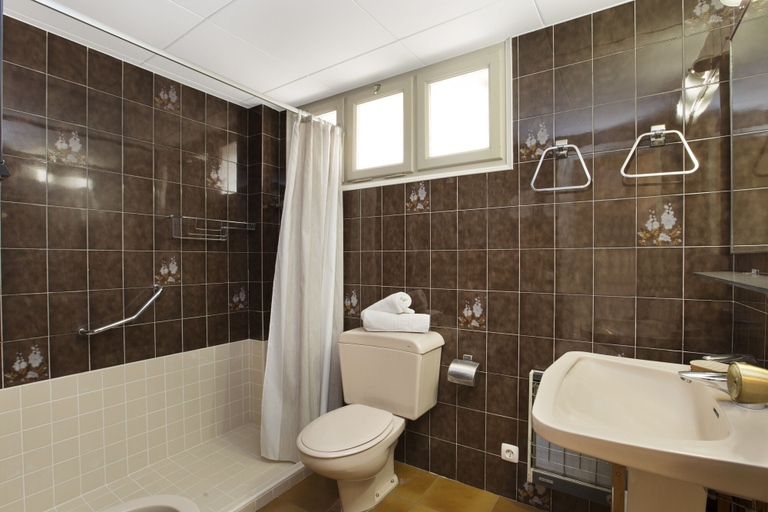 Bathroom 4, Apartment Alguer 2, Girona