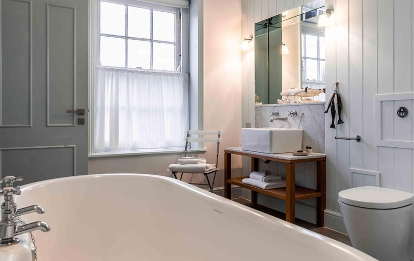 Bathroom 4, The Crown hotel, Suffolk