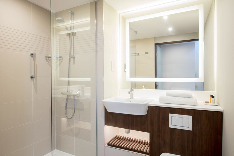 Bathroom 4, Courtyard by Marriott Edinburgh West, Edinburgh