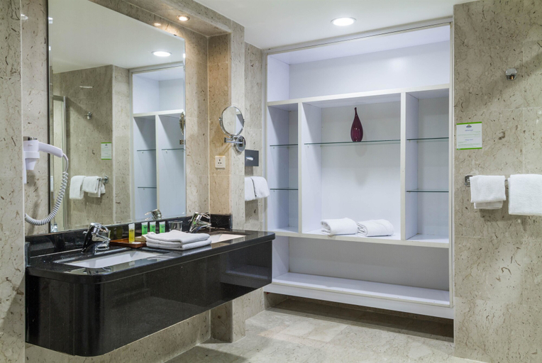 Bathroom 4, Days Inn by Wyndham Hotel Suites Amman, Wadi Essier