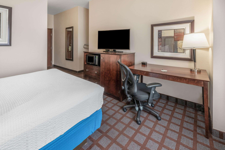 Bedroom 3, La Quinta Inn & Suites by Wyndham Bozeman, Gallatin