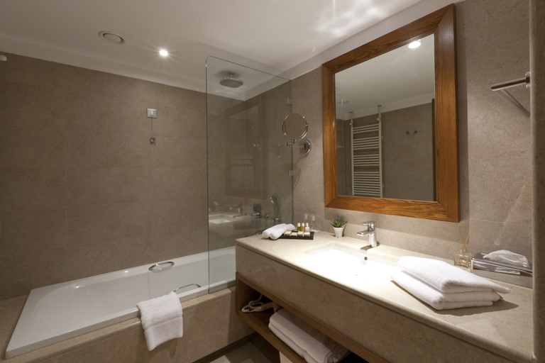 Bathroom 5, Hotel Du Lac Congress Center & Spa, Epirus