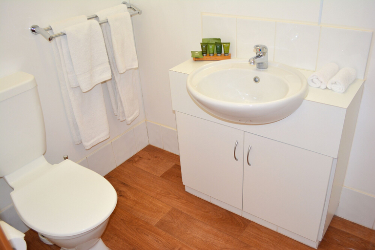 Bathroom, Nitmiluk Cabins, Nyirranggulung Mardrulk Ngadberre