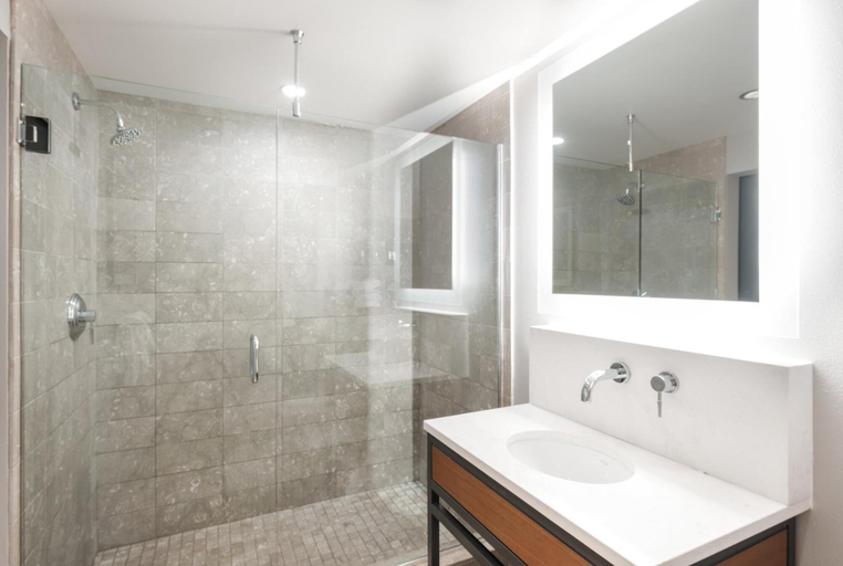 Bathroom 5, The Heathman Hotel, King