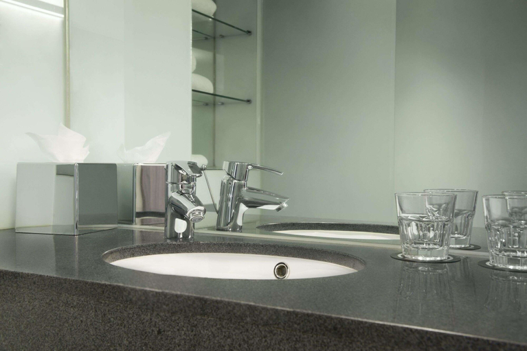 Bathroom 4, Ramada Encore by Wyndham Newcastle-Gateshead, Newcastle upon Tyne