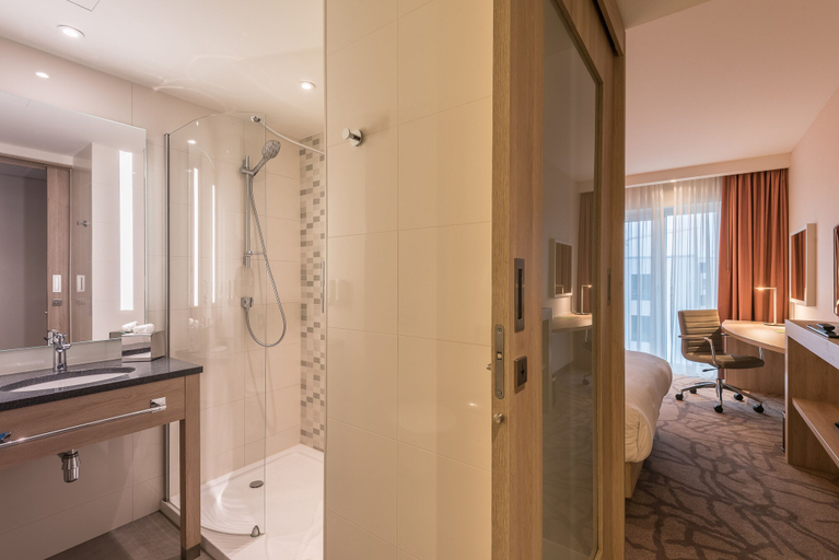 Bathroom 5, Hampton by Hilton Freiburg, Freiburg im Breisgau
