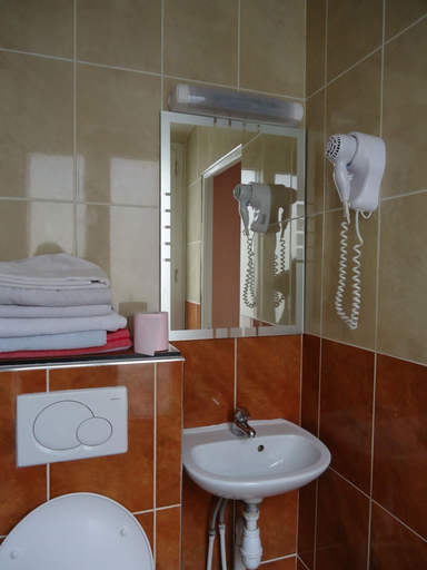 Bathroom 5, Hotel Des Arts Montmartre, Paris