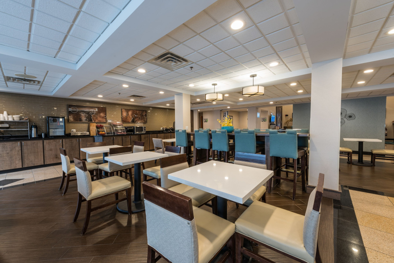 Food & Drinks 5, Wingate by Wyndham Chicago Schaumburg, Cook