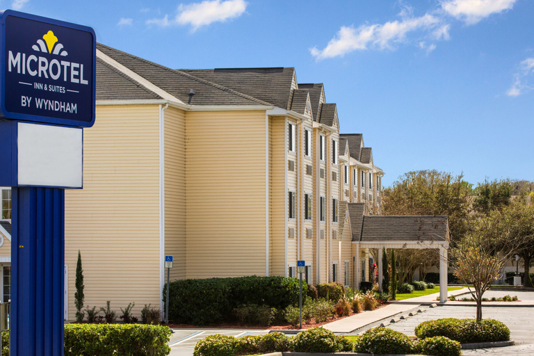 Exterior & Views 2, Microtel Inn & Suites by Wyndham Leesburg/Mt Dora, Lake