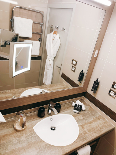 Bathroom 4, Hôtel Vatel, Gironde