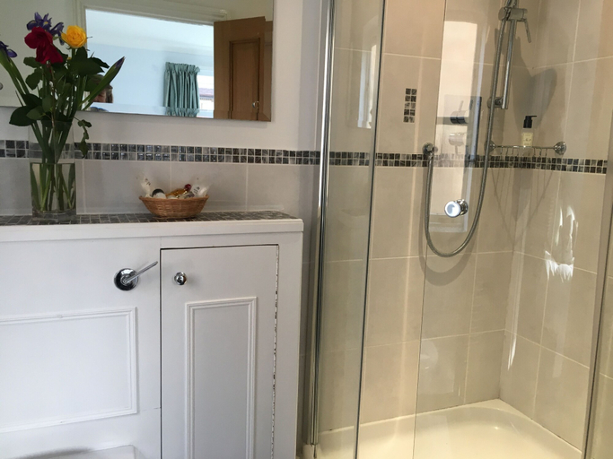 Bathroom 4, 5 Charlton Mill Way B&B, West Sussex