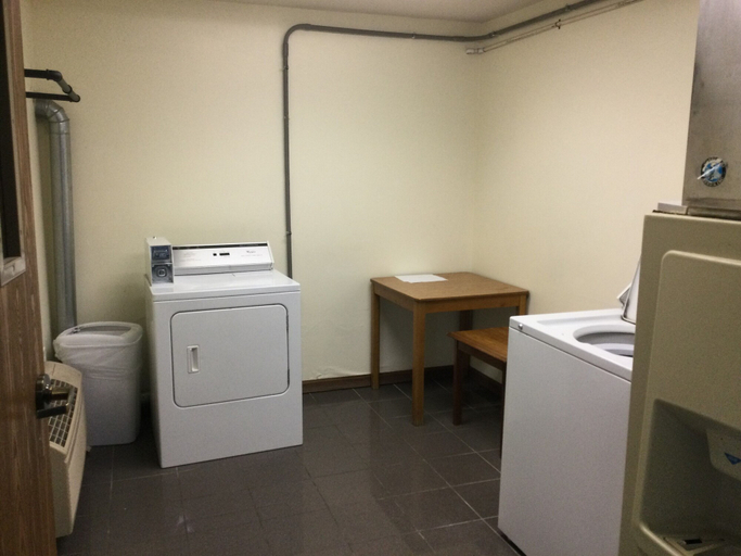 Bathroom 4, Baymont by Wyndham Battle Creek Downtown, Calhoun