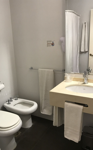 Bathroom 5, Crillon Mendoza, Capital