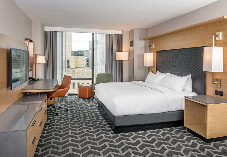 Bedroom 3, Hilton Des Moines Downtown, Polk