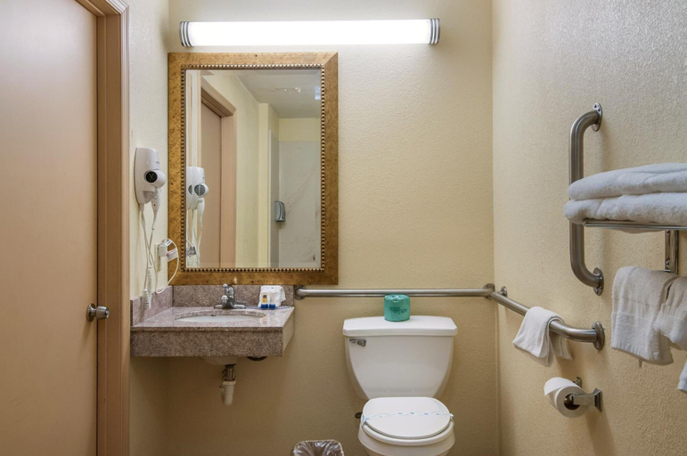 Bathroom 4, Red Carpet Inn Newark Irvington, NJ, Newark