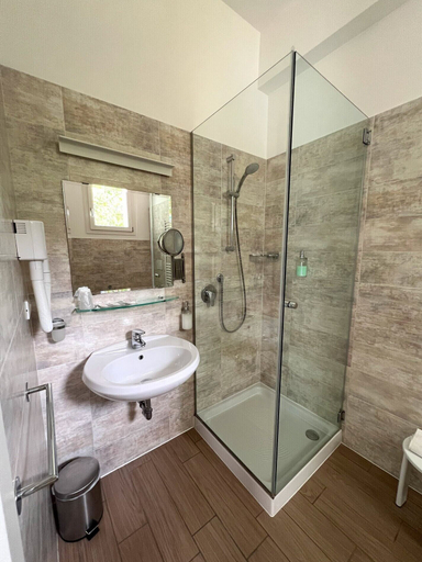 Bathroom 5, Hotel Riva e Mare, Rimini