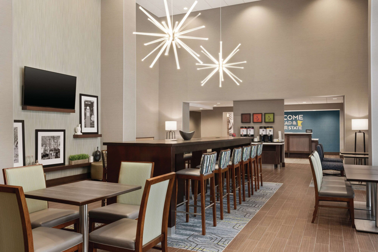Food & Drinks 5, Hampton Inn Brooklyn Park Minneapolis, Hennepin