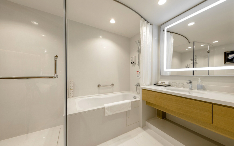 Bathroom 5, Royal Dragon Hotel, Macao
