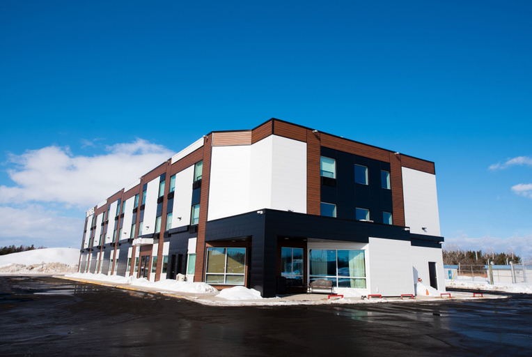 Exterior & Views 2, Days Inn by Wyndham Berthierville, D'Autray