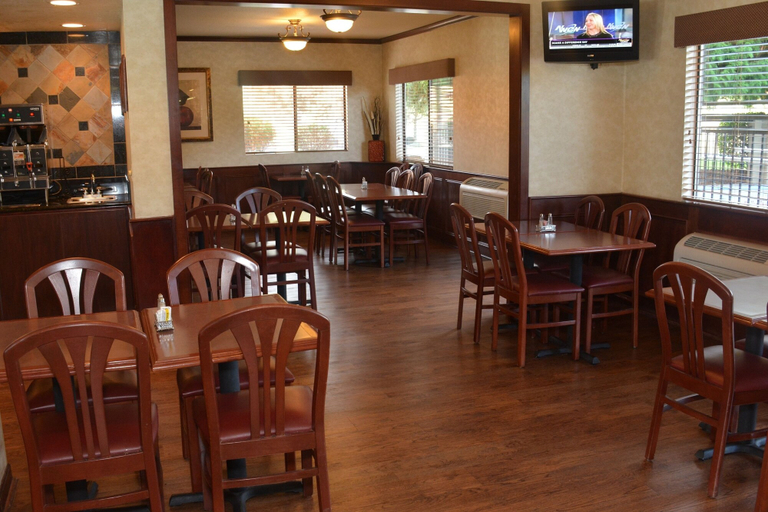 Food & Drinks 5, Baymont by Wyndham Yakima Riverfront, Yakima