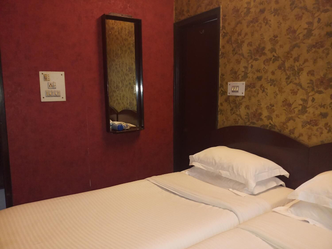 Bedroom 3, A Palace on River - Rashmi guest House, Varanasi