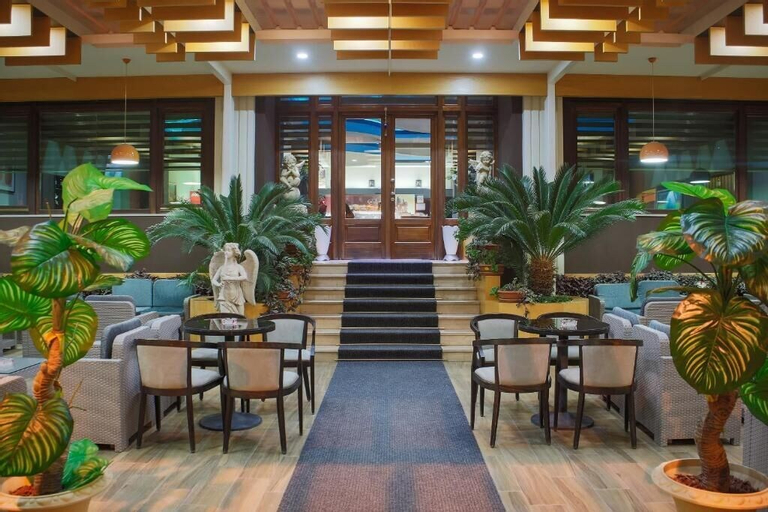 Others 5, Grand Hotel, Elbasanit