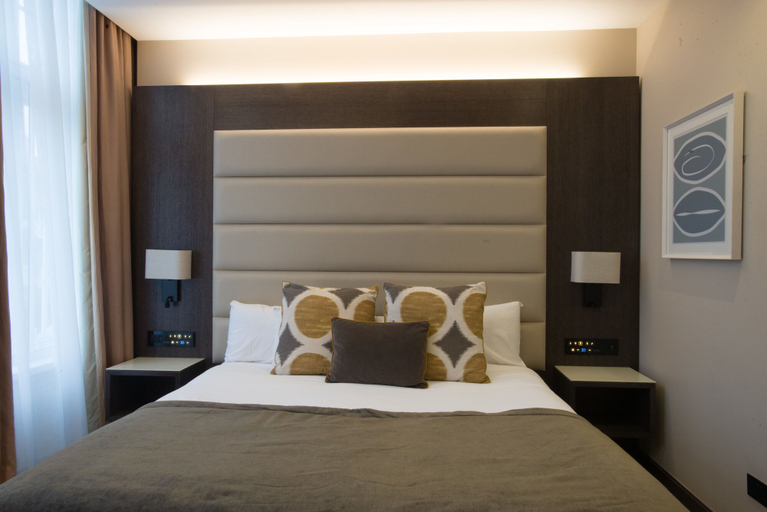 Bedroom 2, The Kings Head Hotel, London