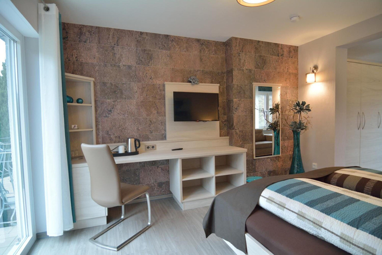 Bedroom 5, Hotel Restaurant Weingut Kapellenhof, Cochem-Zell