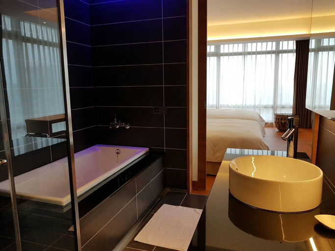 Bathroom 5, The Walden, Yilan
