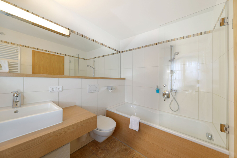 Bathroom 4, Hotel Alte Post, Garmisch-Partenkirchen