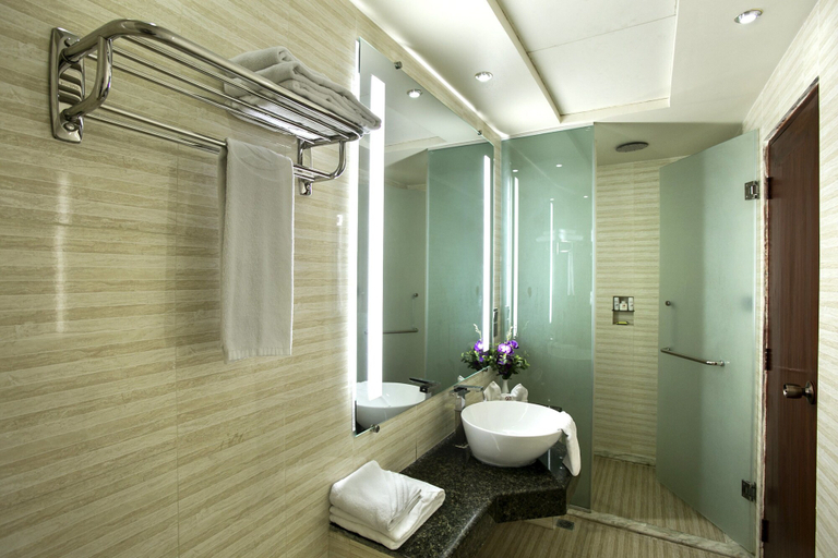 Bathroom 4, FARS Hotel & Resorts, Dhaka