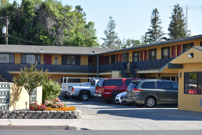 Others 5, Apex Inn, Stanislaus