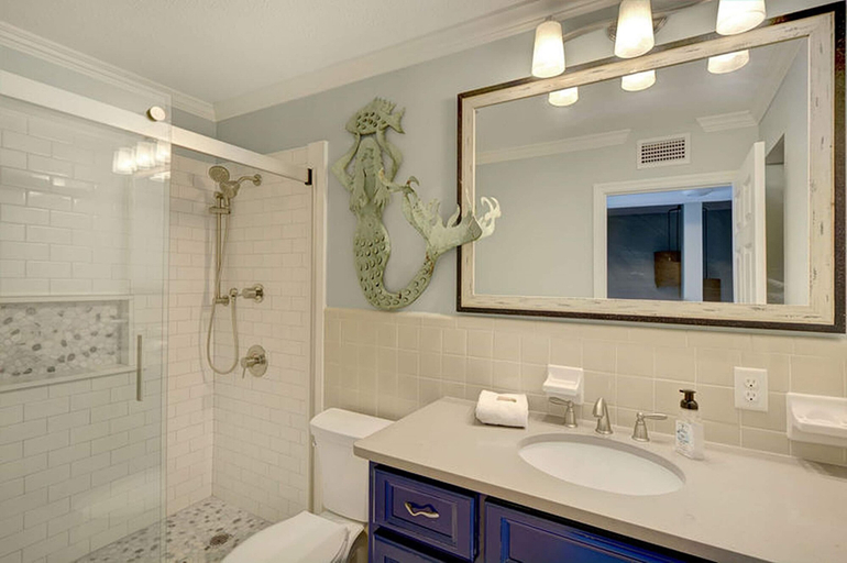 Bathroom, 1500 Demere Road #D5 by Hodnett Cooper, Glynn