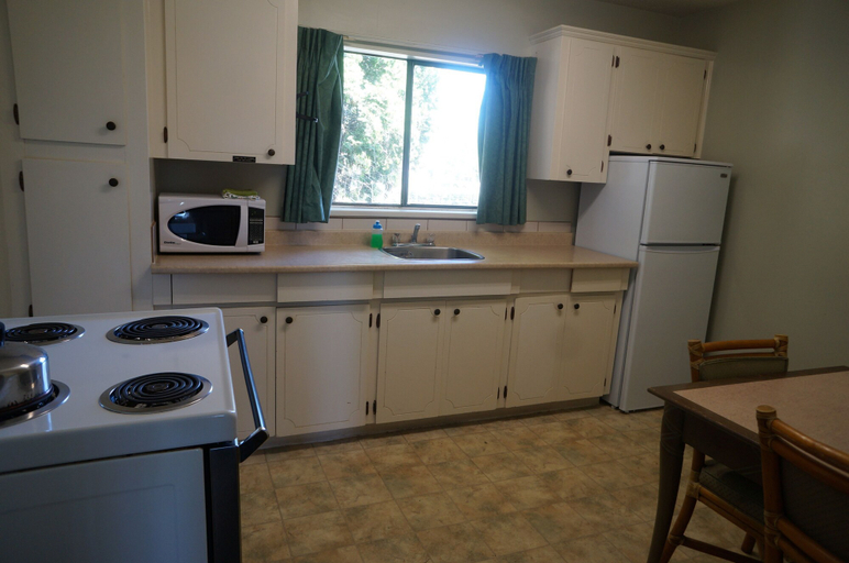Others 5, Westward Inn & Suites, Greater Vancouver