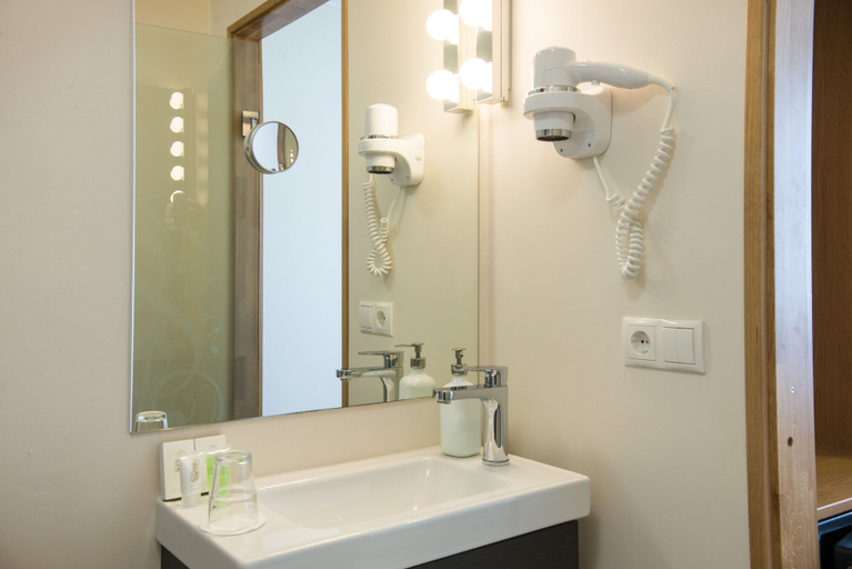 Bathroom 5, Hotel Jazz, Reykjanesbær