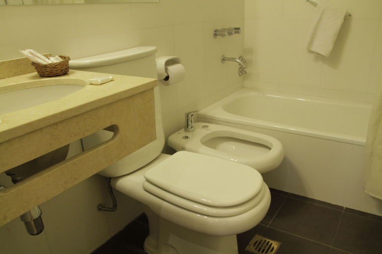 Bathroom 5, Crillon Mendoza, Capital