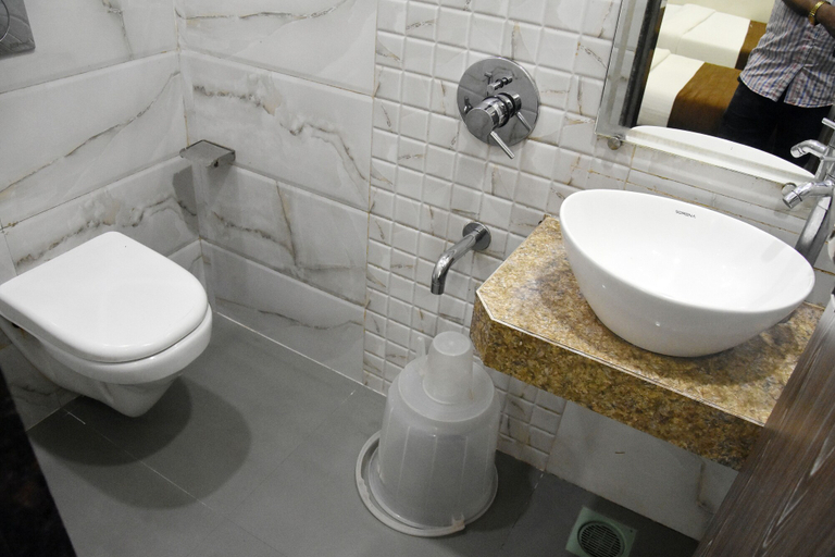 Bathroom 4, Hotel Sanjary Palace, Mumbai Suburban
