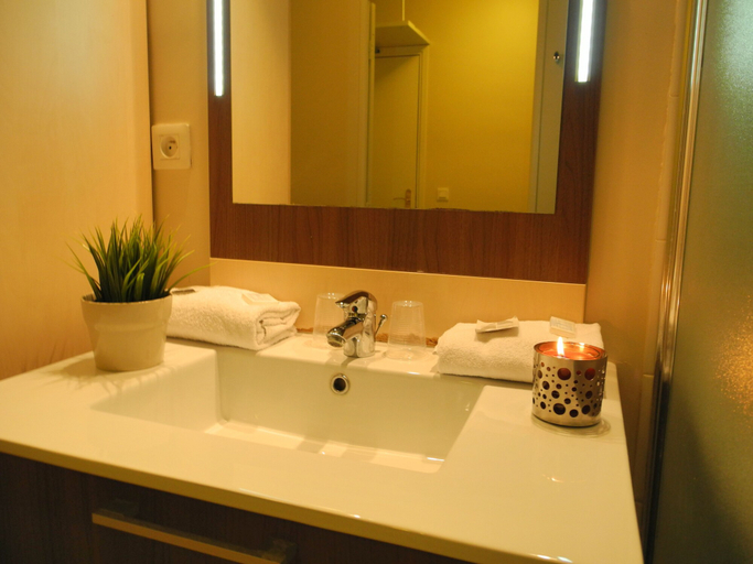 Bathroom 3, Villa Val Sénart, Essonne