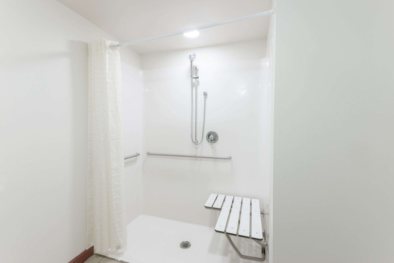 Bathroom 4, Super 8 by Wyndham Beaver Falls, Beaver