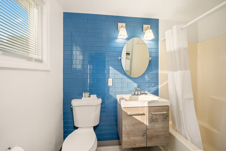 Bathroom 5, Founder's Brook Motel and Suites, Newport