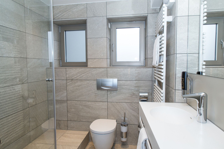 Bathroom 5, Hotel Goldenes Rad, Ulm