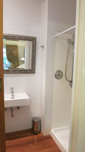 Bathroom 5, Cheltenham House, Hurunui