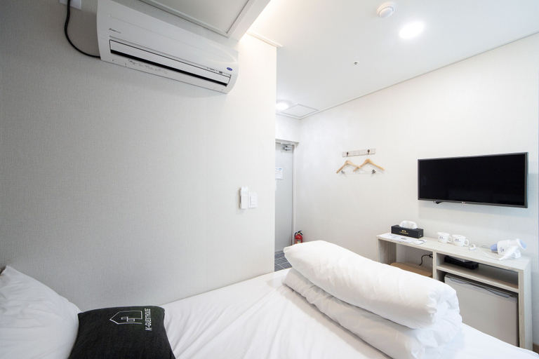 Bedroom 4, K-Guesthouse Premium Nampo 1, Jung