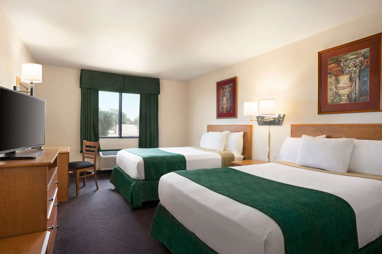 Bedroom 4, Travelodge by Wyndham Pecos, Reeves