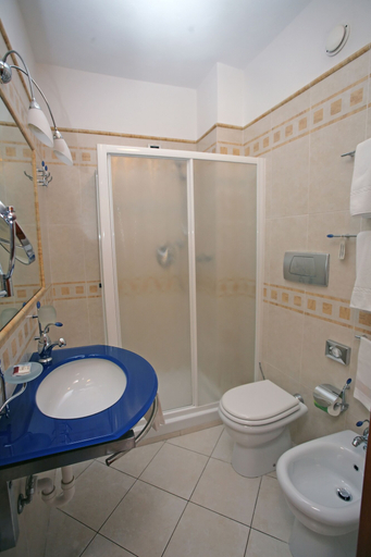 Bathroom 4, Hotel Parigi & Spa, Imperia