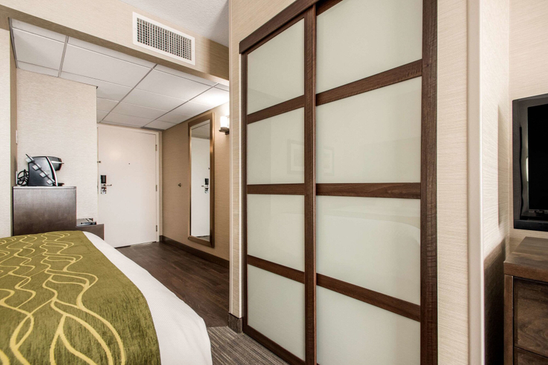 Bedroom 4, Comfort Inn & Suites Red Deer North, Division No. 8