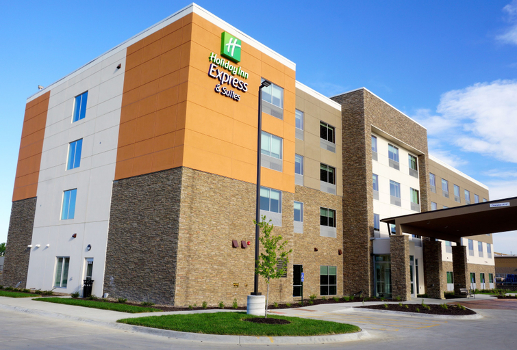 Exterior & Views 5, Holiday Inn Express & Suites OMAHA - MILLARD AREA, Douglas