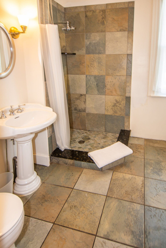 Bathroom 3, Serendipity Resort & Suites, Ottawa
