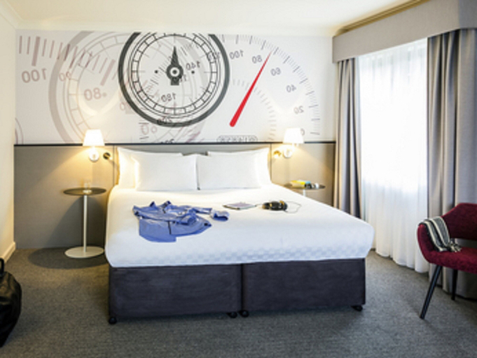 Bedroom 4, Mercure Dartford Brands Hatch Hotel & Spa, Kent