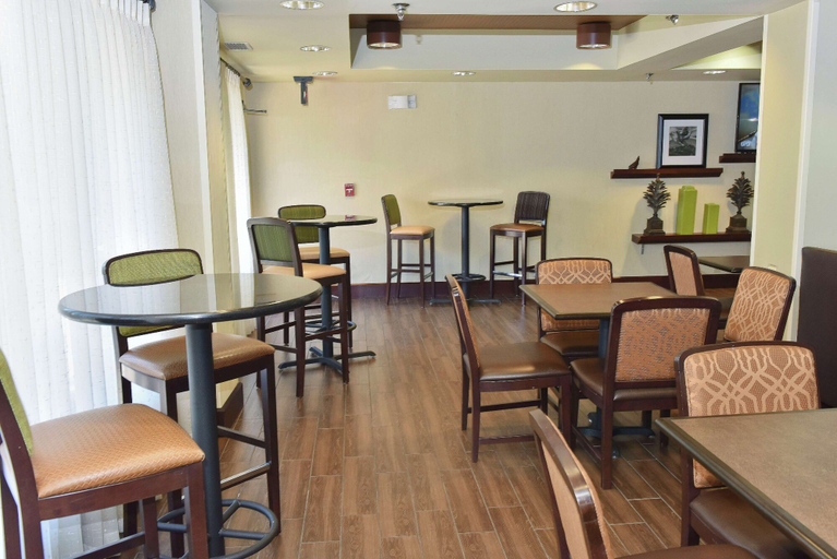 Food & Drinks 5, Hampton Inn Ruston, Lincoln